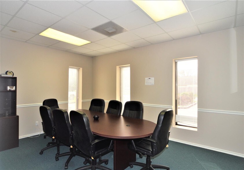 More Photos Of 4909 W Pasadena Blvd, Deer Park Office For Sale