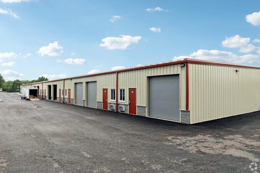 More Photos Of 130 Christopher Ln, Harleysville Warehouse For Lease