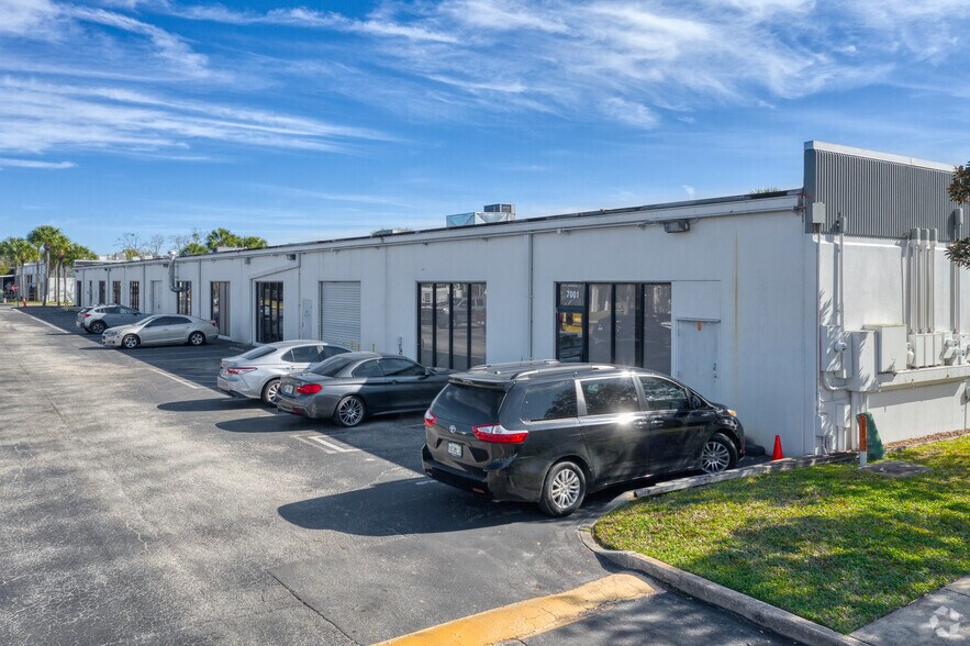 More Photos Of 6903-6947 University Blvd, Winter Park Unknown For Lease