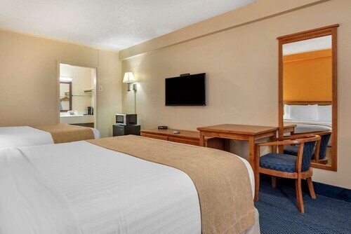 More Photos Of 830 W Highway 24, Goodland Hotel For Sale