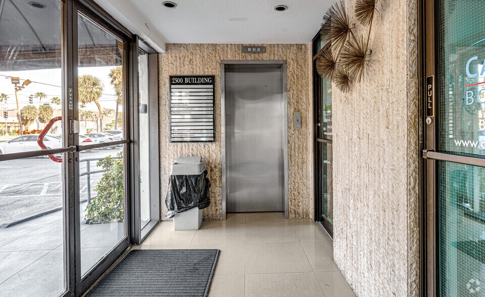 More Photos Of 2500 N Federal Hwy, Fort Lauderdale Office Residential For Lease
