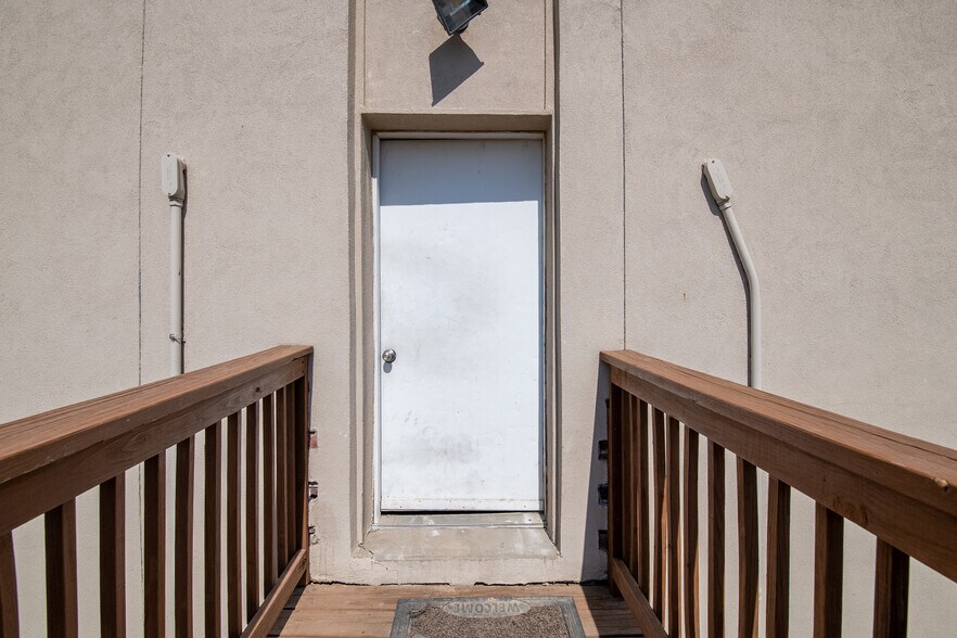 More Photos Of 2319 Vinton St, Omaha Office Residential For Sale