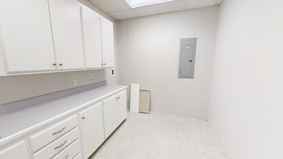 More Photos Of 635 Petro Point Dr, Lake Charles Office For Sale