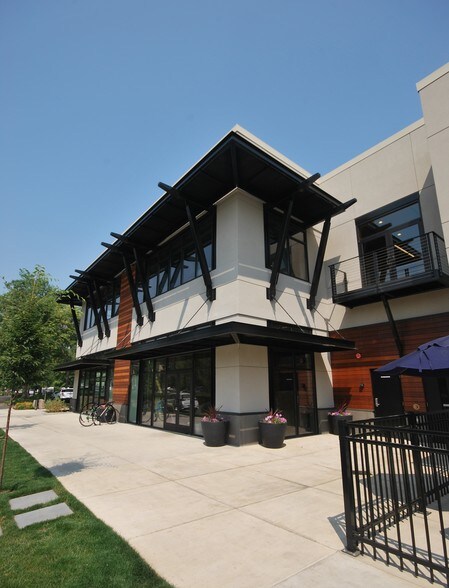 More Photos Of 1400 Valley River Dr, Eugene Medical For Lease