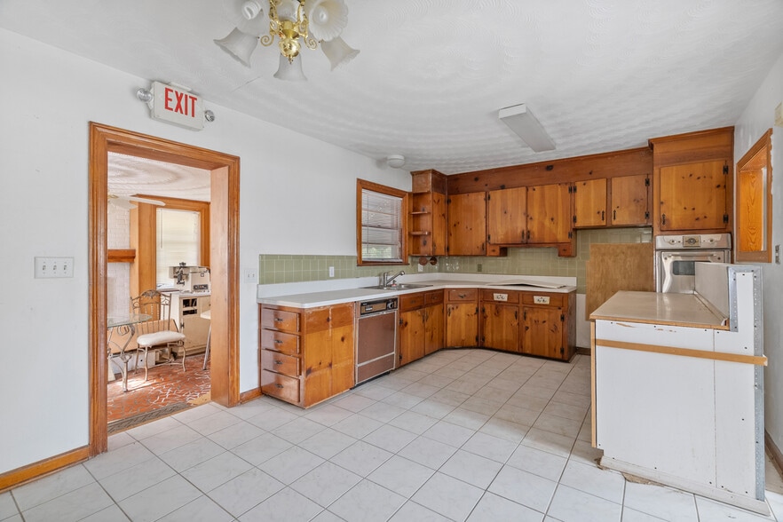 More Photos Of 6041 Indian River Rd, Virginia Beach Office Residential For Sale
