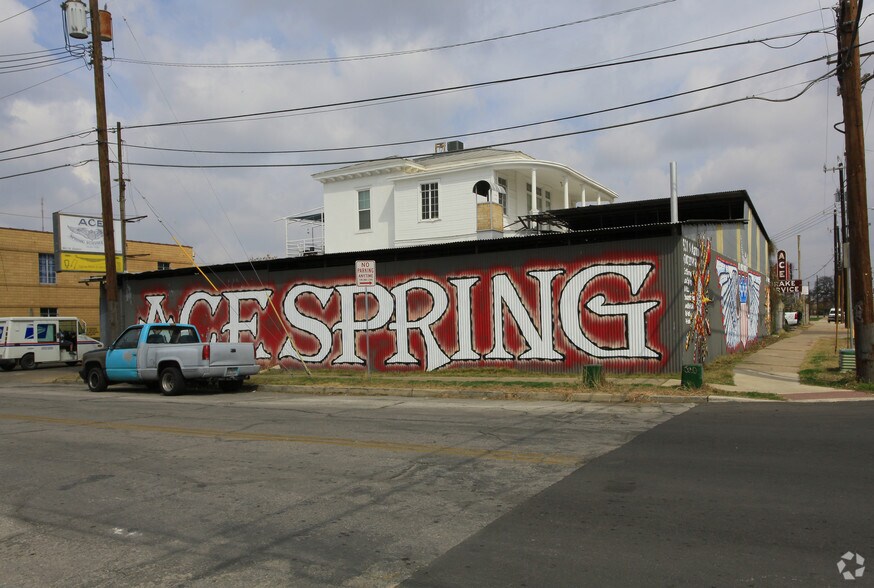 More Photos Of 901 N Alamo St, San Antonio Service For Sale