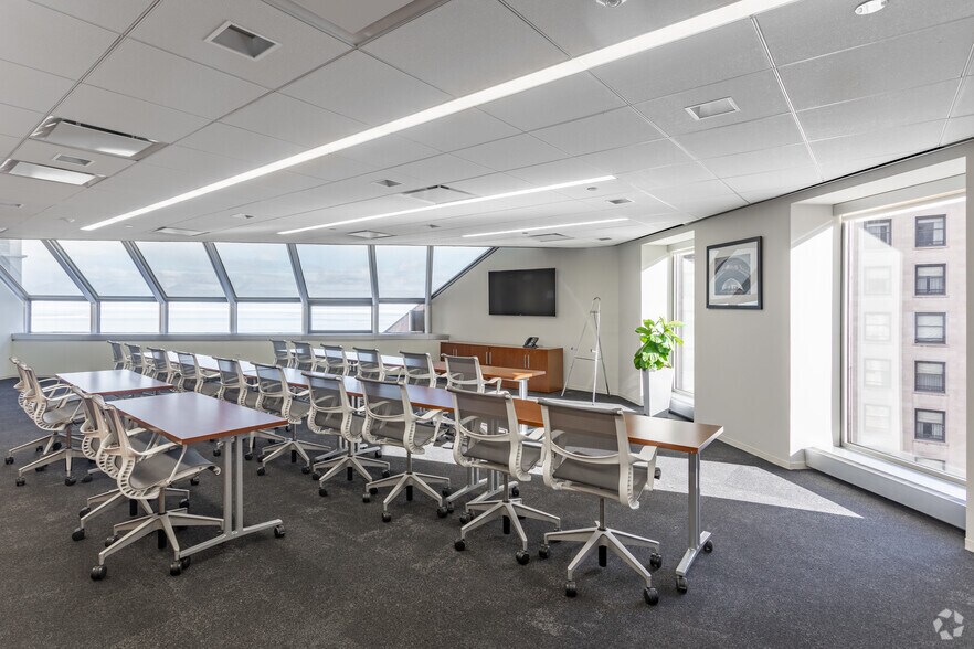 More Photos Of 940 N Michigan Ave, Chicago Office Residential For Lease