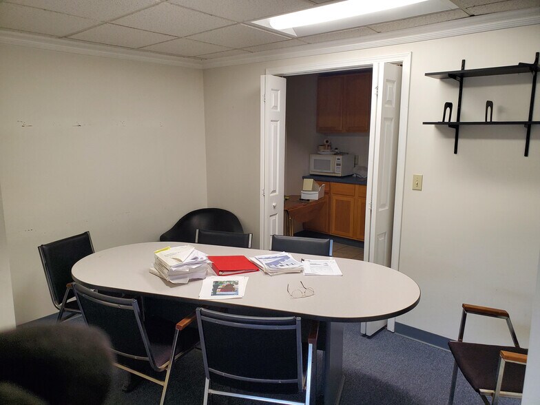 More Photos Of 2641 William St, Buffalo Showroom For Sale