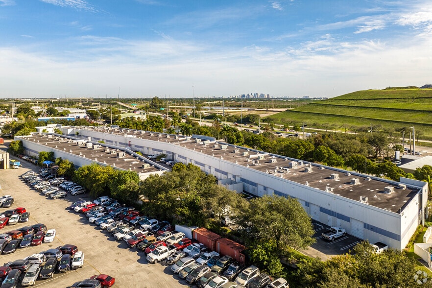 More Photos Of 4350-4380 Oakes Rd, Davie Unknown For Lease