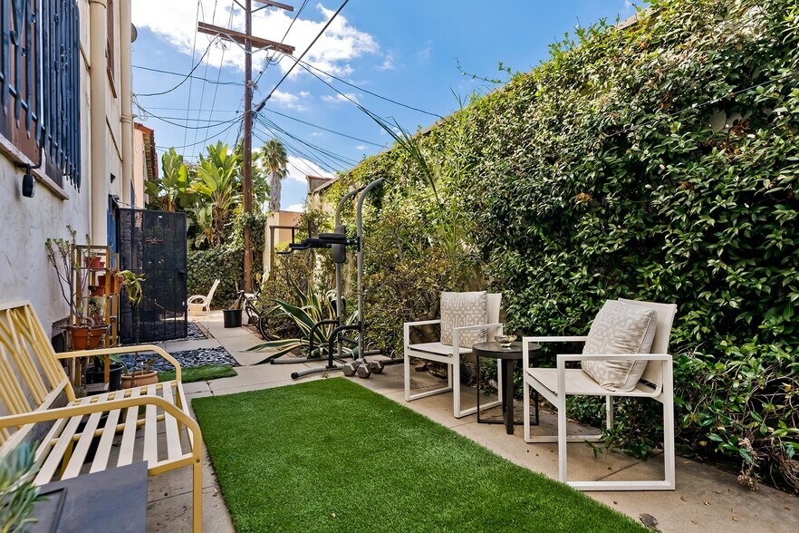 More Photos Of 637 N Spaulding Ave, Los Angeles Apartments For Sale