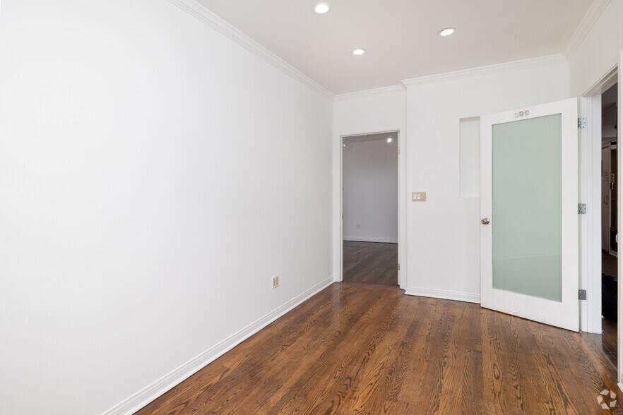 More Photos Of 8228 W Sunset Blvd, Los Angeles Office For Lease