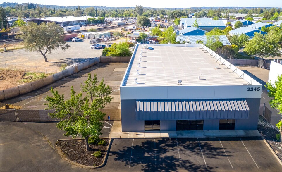 More Photos Of 3245 Swetzer Rd, Loomis Warehouse For Lease