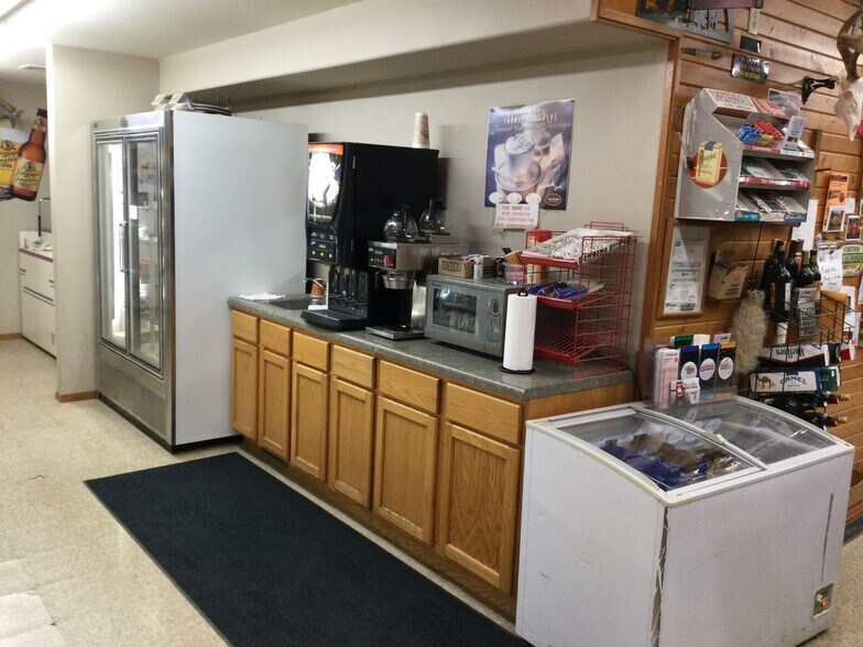 More Photos Of 18299 US Highway 81, Castlewood Convenience Store For Sale