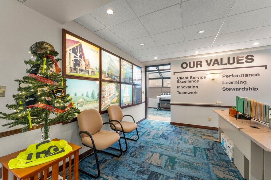 More Photos Of 1 W Market St, Corning Office Residential For Lease