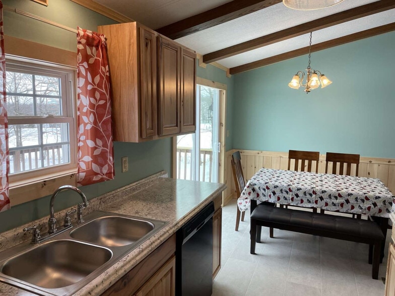More Photos Of 446 Maples Rd, Milford Hotel For Sale