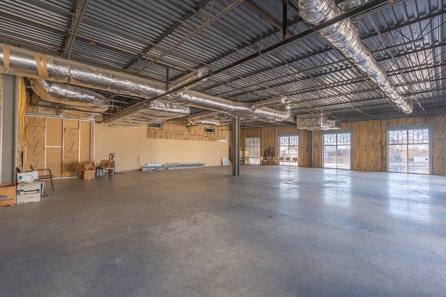More Photos Of 129 N Main St, Anderson Office For Lease