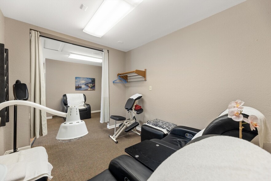 More Photos Of 11801 W Janesville Rd, Hales Corners Office For Sale