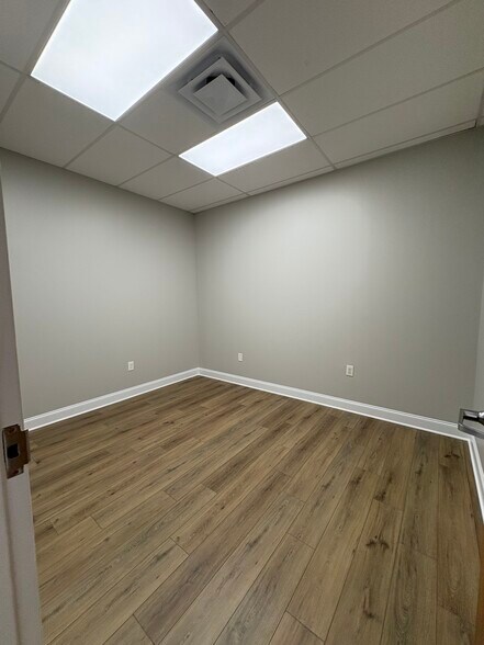 More Photos Of 101 E Market St, Smithfield Office For Lease