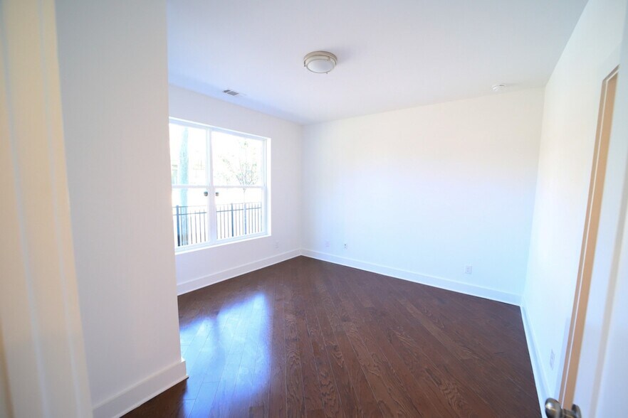 More Photos Of 2488 Perry Blvd NW, Atlanta Apartments For Sale