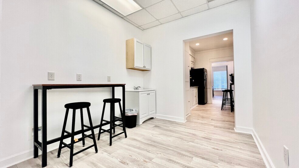 More Photos Of 535 Queen City Pky, Gainesville Office For Lease