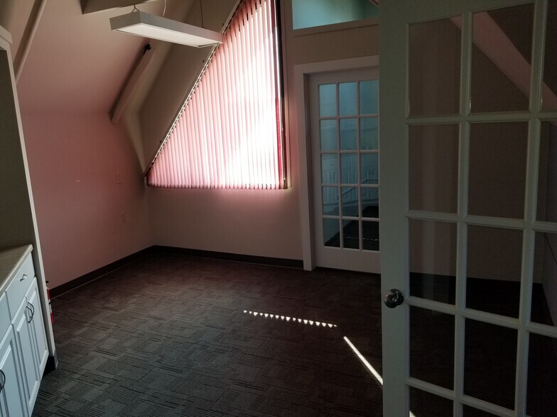 More Photos Of 241 Maple Ave, Red Bank Medical For Lease