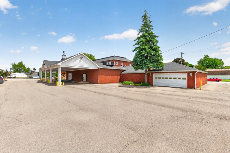 More Photos Of 209 N Main St, Belleville Medical For Sale