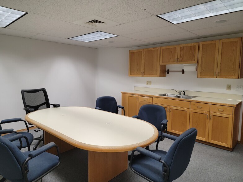 More Photos Of 16371 E State Route 3, Allyn Distribution For Lease