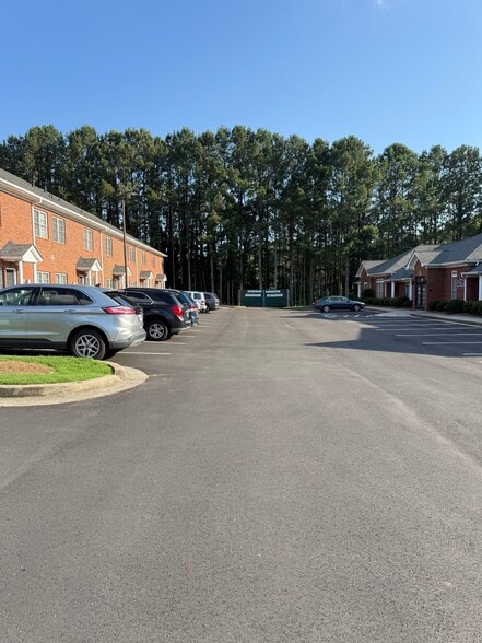 More Photos Of 4595 Towne Lake Pky, Woodstock Medical For Lease