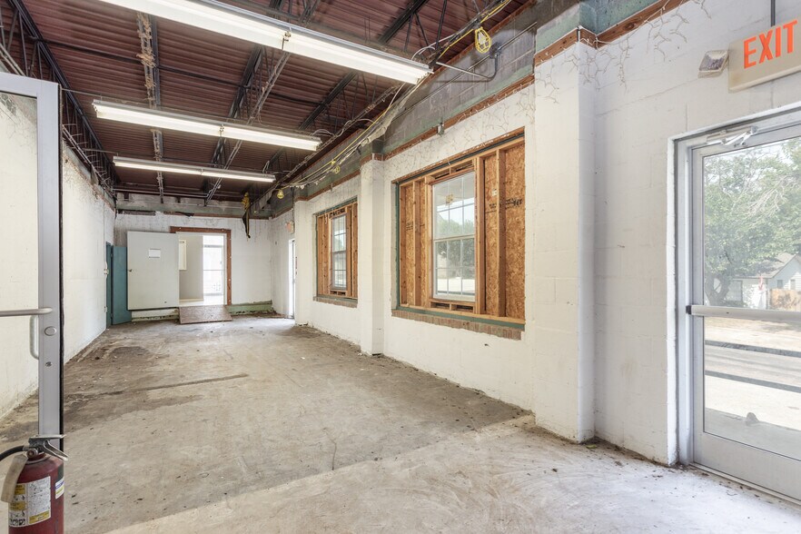 More Photos Of 100 Collinsville St, Whitesboro Light Manufacturing For Lease