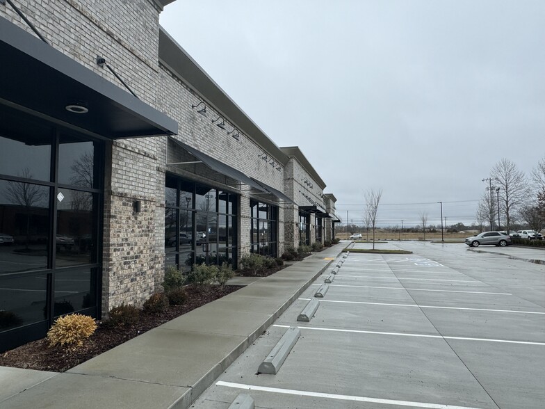More Photos Of 2121 NW Broad St, Murfreesboro Storefront Retail Office For Lease