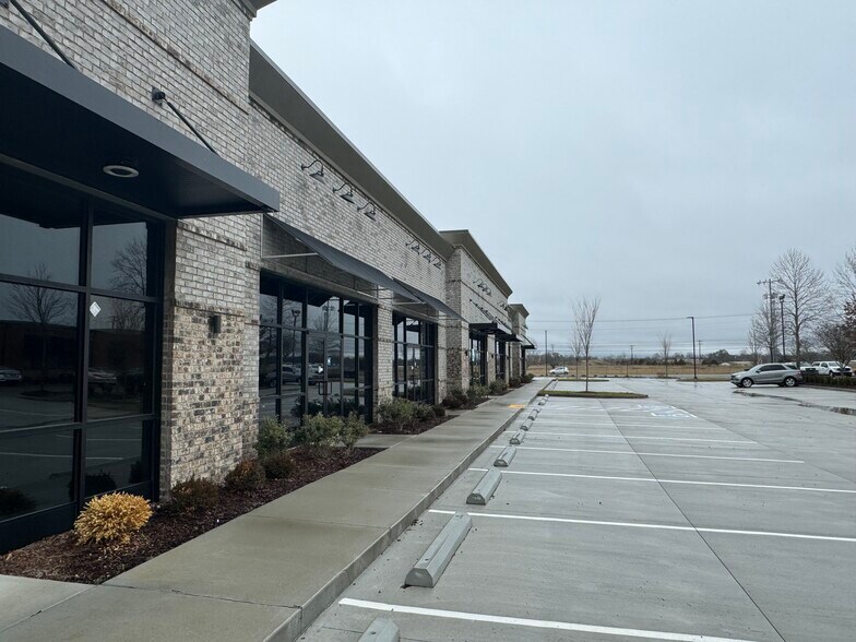 More Photos Of 2121 NW Broad St, Murfreesboro Storefront Retail Office For Lease