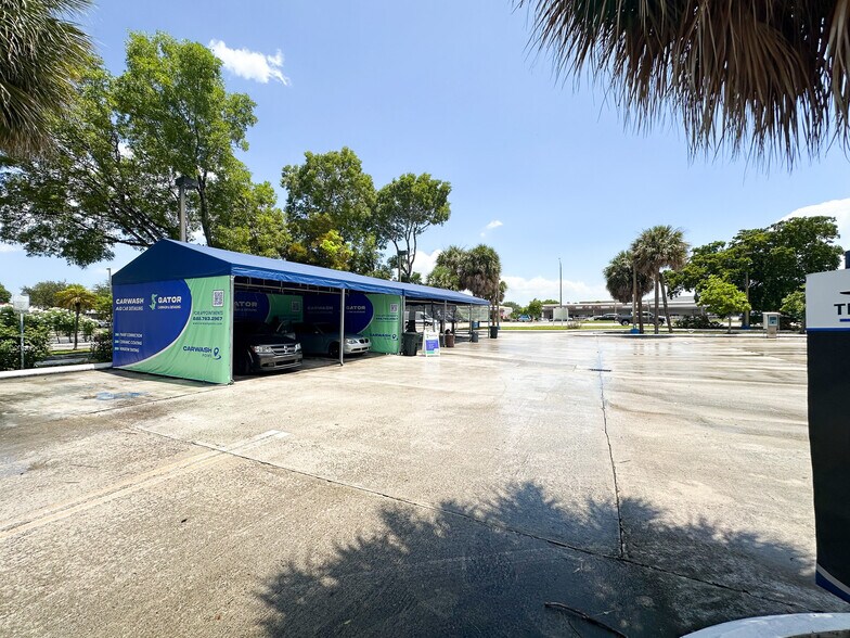 More Photos Of 7841-7899 Pines Blvd, Pembroke Pines Supermarket For Sale