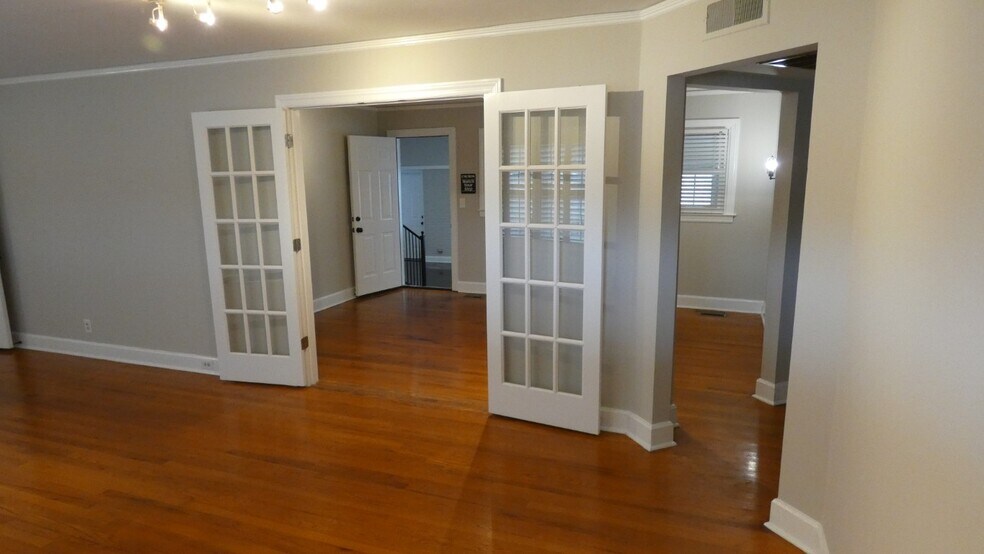 More Photos Of 2911 Middle Tennessee Blvd, Murfreesboro Office Residential For Lease