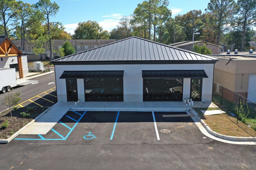 More Photos Of 4009 University Dr NW, Huntsville Bank For Lease
