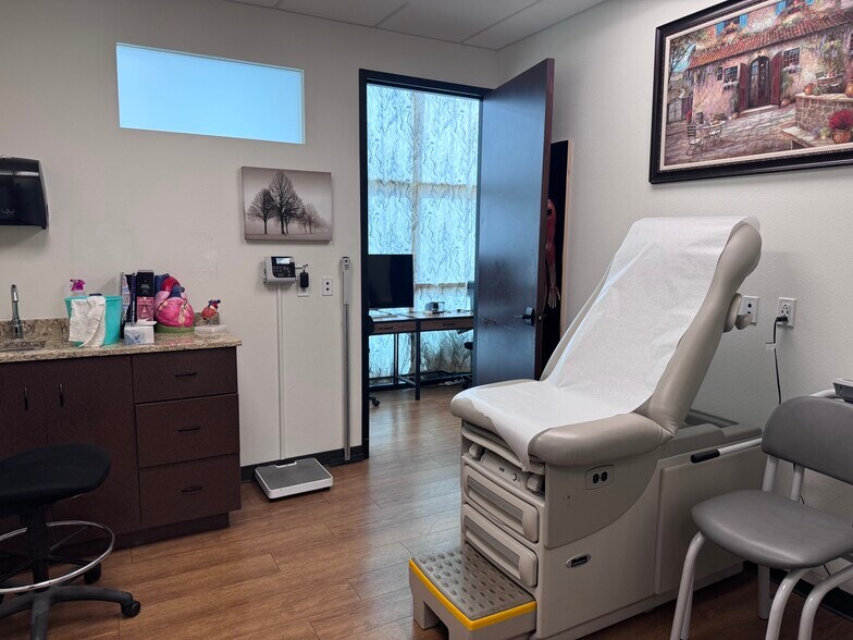 More Photos Of 2200 George Dieter Dr, El Paso Healthcare For Sale