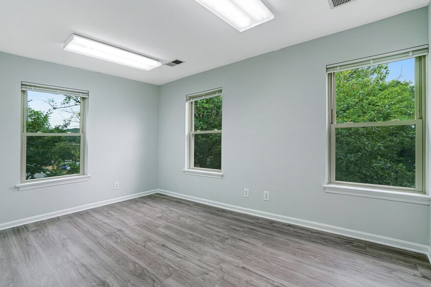 More Photos Of 4314-4330 Evergreen Ln, Annandale Office For Sale