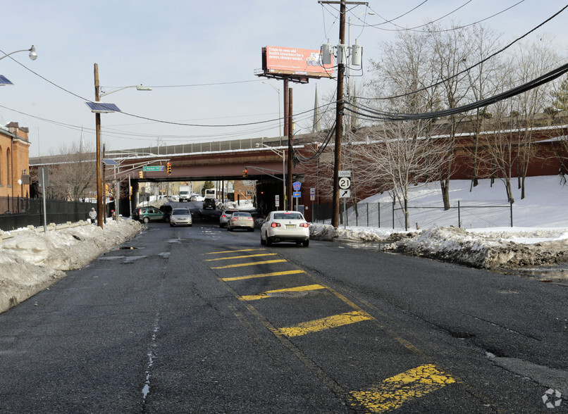 More Photos Of 171 Monroe St, Passaic Warehouse For Lease