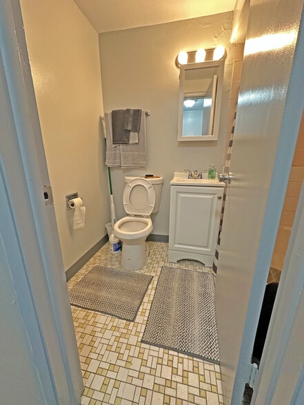 More Photos Of 551-561 Wentworth Ave, Calumet City Apartments For Sale