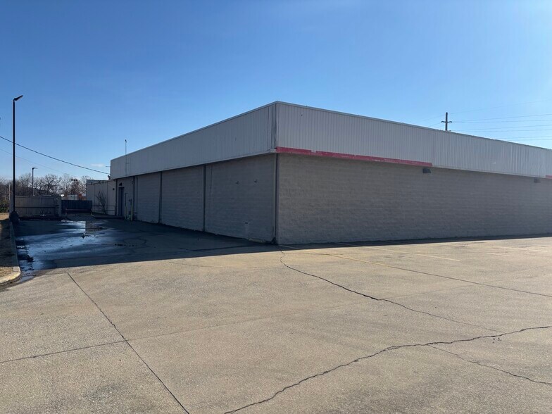 More Photos Of 2639 W Meighan Blvd, Gadsden Freestanding For Lease