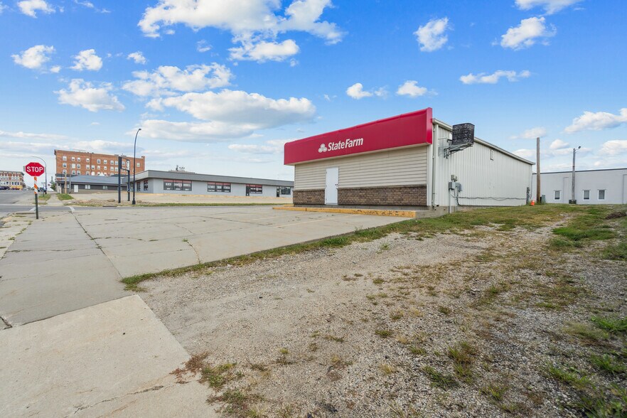 More Photos Of 101 E Linn St, Marshalltown Office For Sale