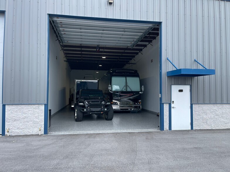 More Photos Of 16291 Innovation Lane, Fort Myers Self Storage For Sale