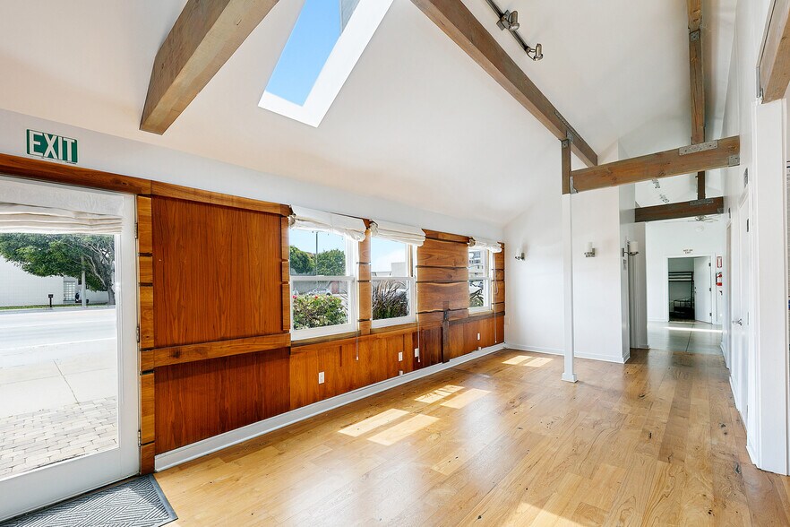 More Photos Of 22467 Pacific Coast Hwy, Malibu Freestanding For Sale