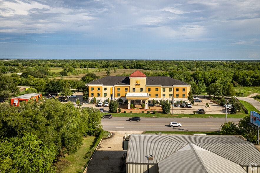 More Photos Of 5100 7th St, Bay City Hotel For Sale