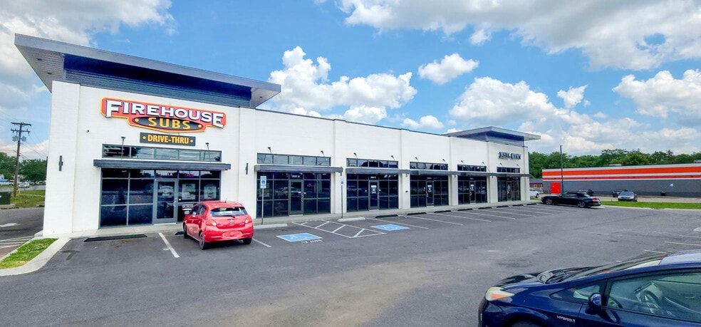 More Photos Of 106 Collier Rd, Clarksville Storefront Retail Office For Lease