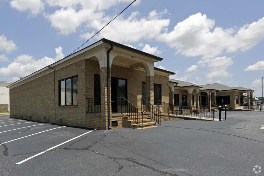 More Photos Of 512-520 Erwin Rd, Dunn General Retail For Lease