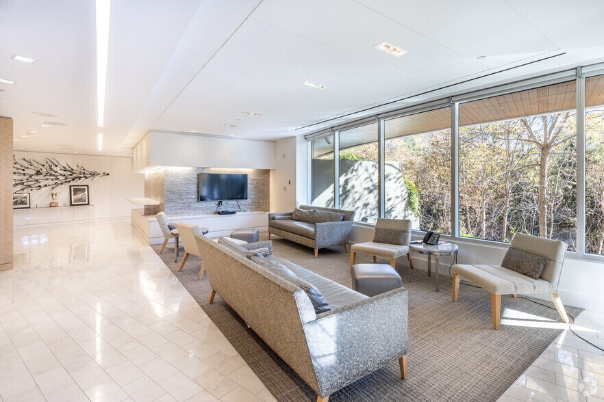 More Photos Of 2900 K St NW, Washington Office For Sale