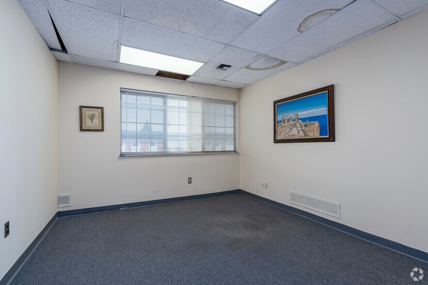 More Photos Of 32969 Hamilton Ct, Farmington Hills Office For Sale