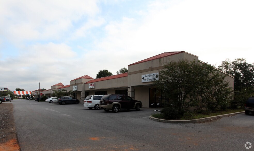 More Photos Of 5624-5646 Woodbine Rd, Pace General Retail For Lease