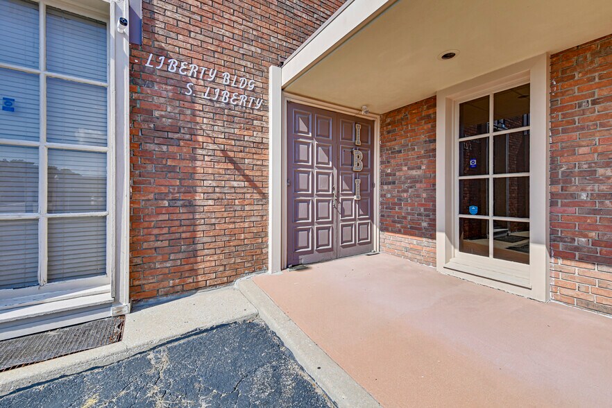 More Photos Of 120 S Liberty St, Independence Office For Sale