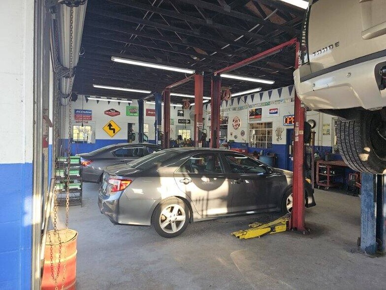 More Photos Of 3536 Morrow St, Jacksonville Auto Repair For Sale